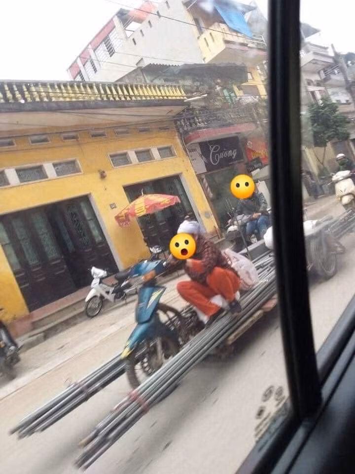 Người nhện trên đường phố