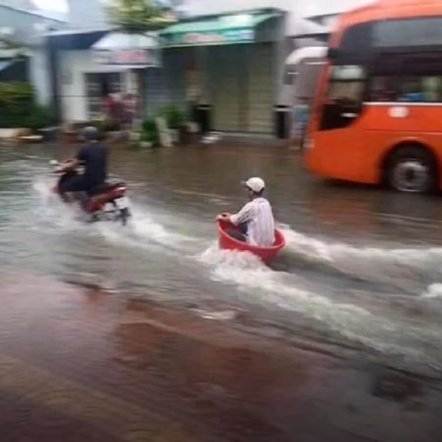 Chơi lướt sóng bằng... chậu