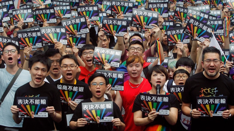 Cầu vồng hạnh phúc đã mở cho người LGBT ở Đài Loan. Cầu vồng hạnh phúc đã mở cho người LGBT ở Đài Loan.