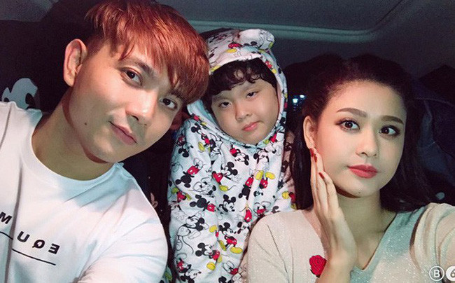 Tim và Trương Quỳnh Anh vẫn sống chung dù đã ly hôn. Tim và Trương Quỳnh Anh vẫn sống chung dù đã ly hôn.