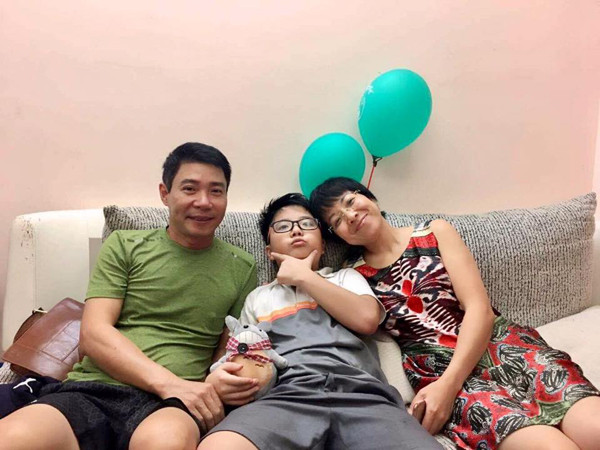 Công Lý, Thảo Vân đoàn tụ trong ngày sinh nhật con trai. Công Lý, Thảo Vân đoàn tụ trong ngày sinh nhật con trai.