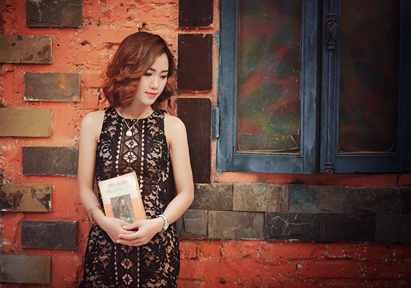 Học cô bạn 9x vóc dáng nhỏ nhắn tạo hình xinh đẹp, bắt mắt