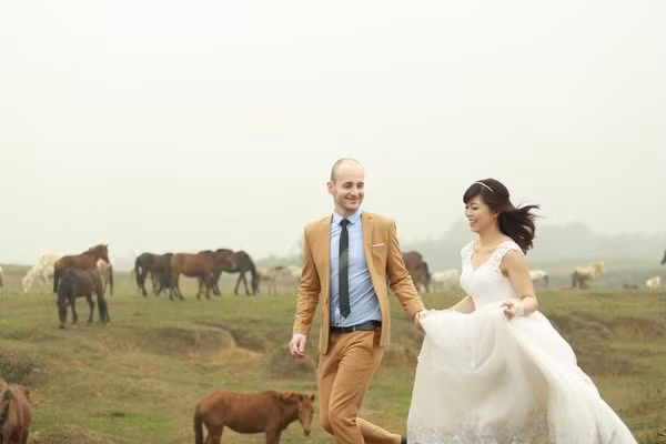  Tình yêu ngọt ngào xuyên biên giới của Linh và Péter “kết trái” bằng đám cưới. 