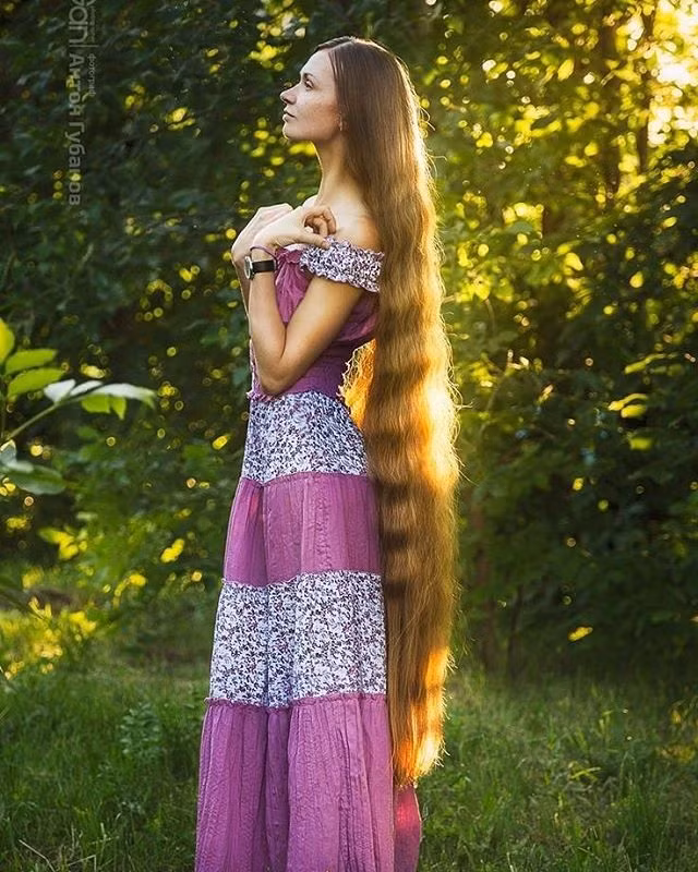 Chiêm ngưỡng mái tóc dài tuyệt đẹp của công chúa Rapunzel đời thực - Ảnh 1.
