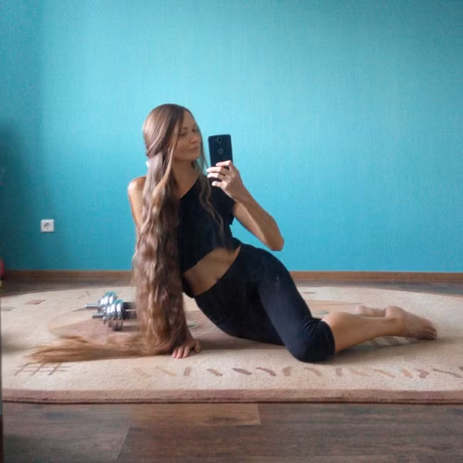 Chiêm ngưỡng mái tóc dài tuyệt đẹp của công chúa Rapunzel đời thực - Ảnh 3.