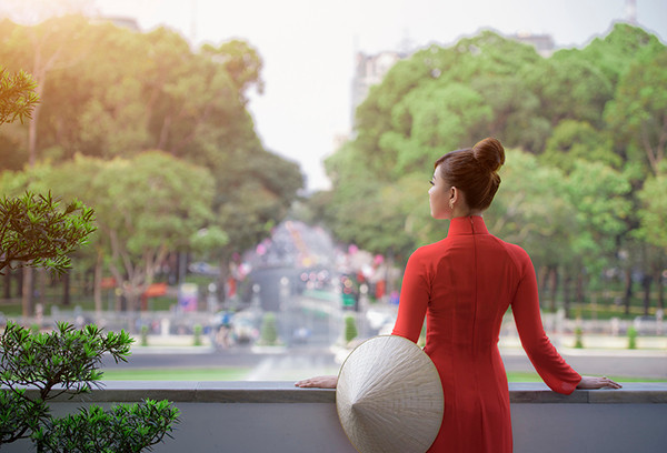 Thiếu nữ mặc áo dài cờ đỏ sao vàng thăm Dinh Độc Lập ảnh 11 Thiếu nữ mặc áo dài cờ đỏ sao vàng thăm Dinh Độc Lập ảnh 11
