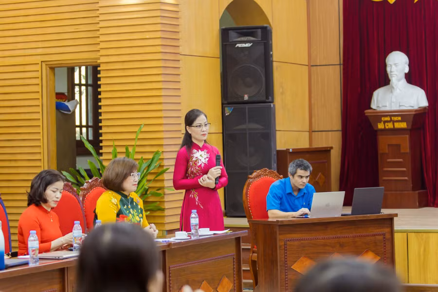 Trong công tác chuyên môn, cô Ngô Thị Bích Thủy luôn được đánh giá là một giáo viên xuất sắc