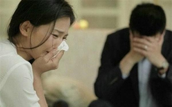 Đến dự đám tang bố vợ cũ, chồng tôi đã có những hành động khiến tôi giận run người - Ảnh 2. Đến dự đám tang bố vợ cũ, chồng tôi đã có những hành động khiến tôi giận run người - Ảnh 2.