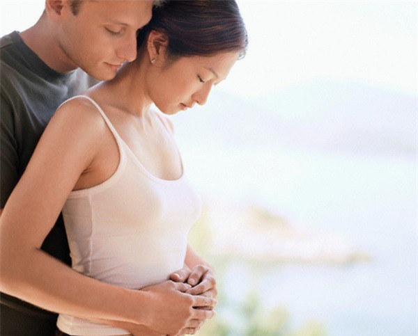 Đến dự đám tang bố vợ cũ, chồng tôi đã có những hành động khiến tôi giận run người - Ảnh 1. Đến dự đám tang bố vợ cũ, chồng tôi đã có những hành động khiến tôi giận run người - Ảnh 1.