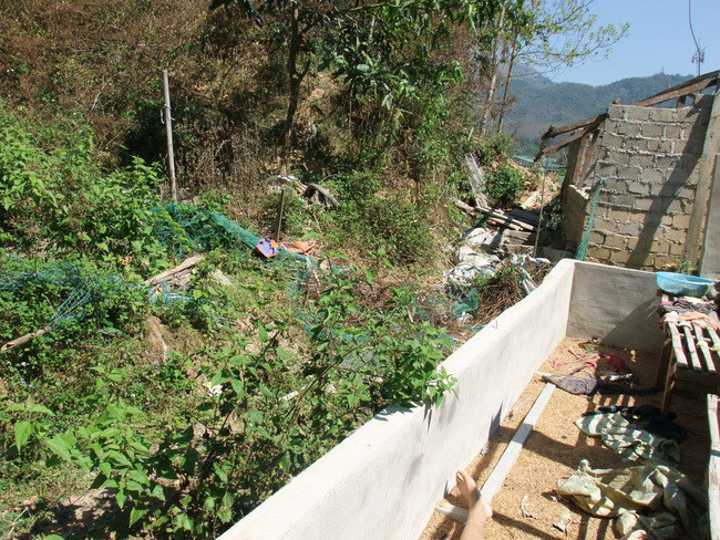 Địa điểm phát hiện thi thể nạn nhân. Lời kể lạnh gáy của chị dâu chủ nhà hoang về thi thể nữ sinh giao gà