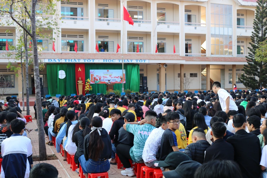 Học sinh hào hứng với trò chơi dân gian ngày Tết