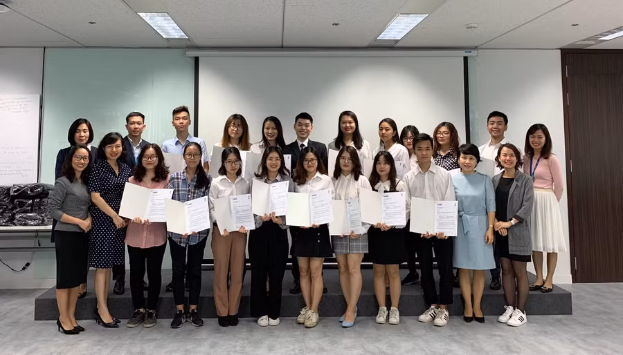 Sinh viên Học viện Ngân hàng nhận học bổng của KPMG - ICAEW S.T.A.R mùa 2