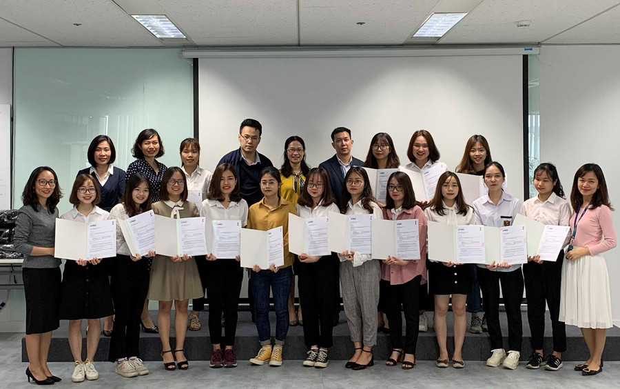 Những sinh viên xuất sắc của Đại học Kinh tế - Đại học Quốc gia Hà Nội tại lễ trao học bổng chương trình KPMG - ICAEW S.T.A.R mùa 2 Những sinh viên xuất sắc của Đại học Kinh tế - Đại học Quốc gia Hà Nội tại lễ trao học bổng chương trình KPMG - ICAEW S.T.A.R mùa 2