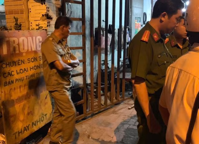 Cảnh sát tạm giữ nhiều xe “quái dị” khi đột kích bất ngờ một tiệm sửa xe - 3