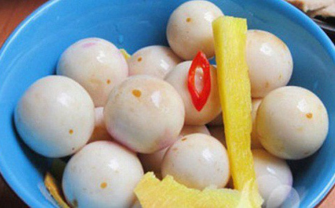 Cà muối giòn tan. 