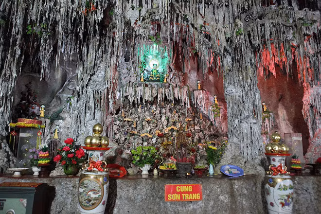 Chùa hang Tam Thanh Ảnh: Ngọc Thắng 