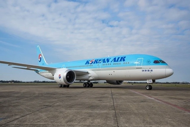 Máy bay Boeing B777/HL8347 của Korean Air bị tia lazer chiếu vào khoang lái khi tiếp cận hạ cánh tại Nội Bài