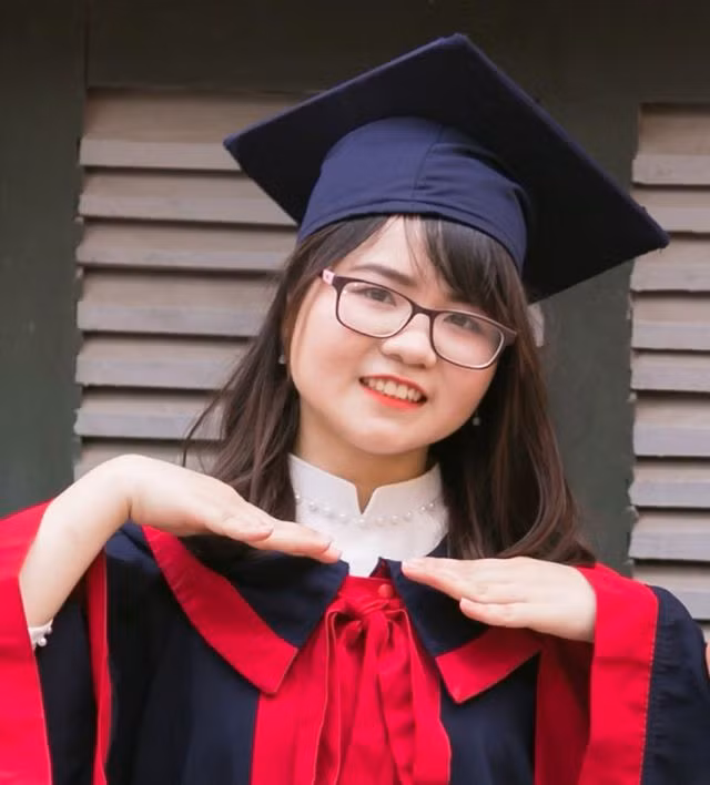 Bố mất sớm, mẹ một nách 2 con, nữ sinh vượt khó thành thủ khoa ĐH Dược - 3