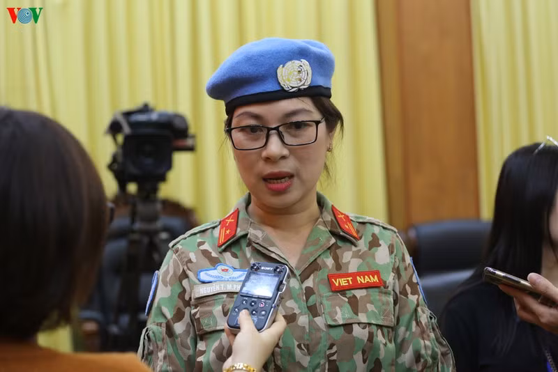 gap nu si quan viet nam truoc gio sang nam sudan lam nhiem vu hinh 2