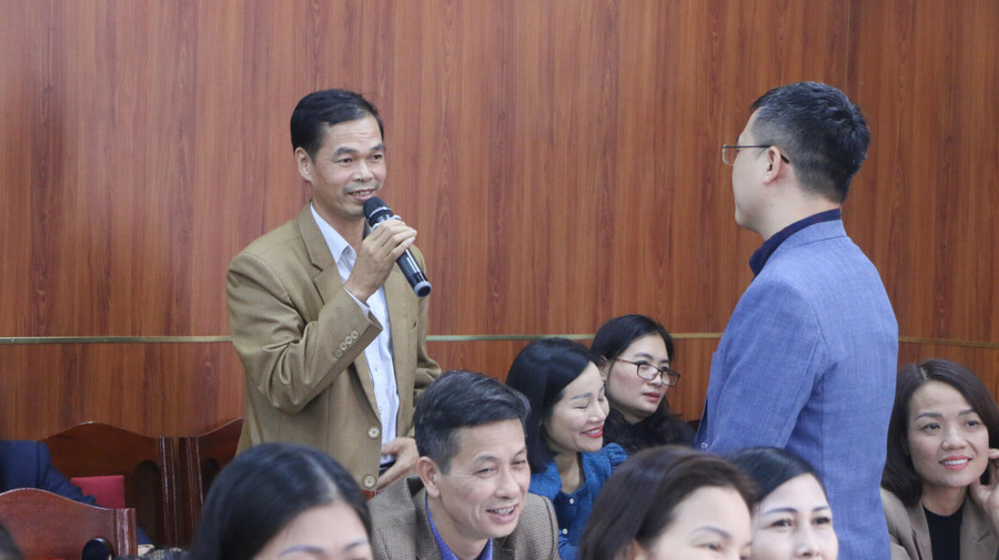 Học viên giao lưu, đặt câu hỏi trực tiếp với diễn giả tại buổi tập huấn.