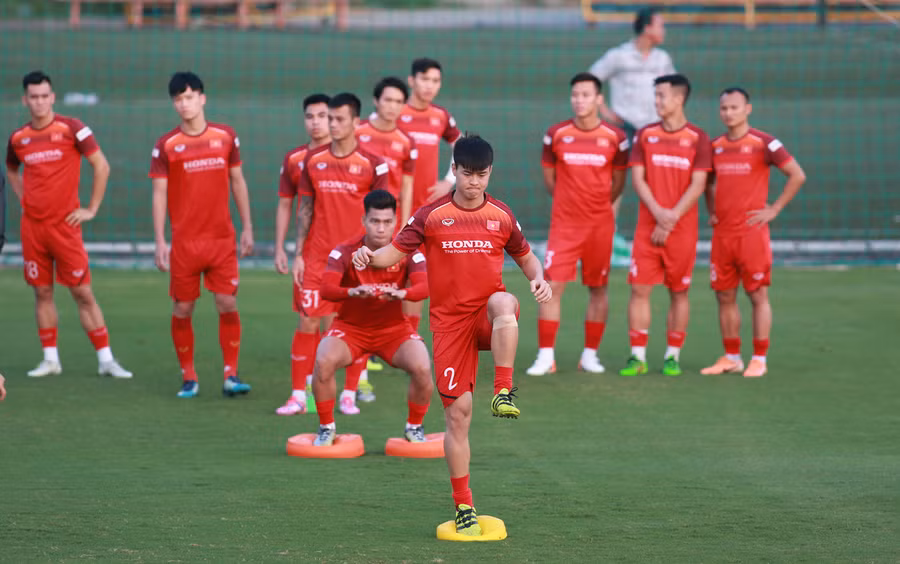 Việt Nam luyện chiến thuật cho trận đấu Thái Lan