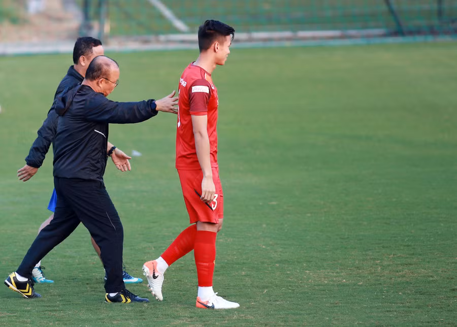 Việt Nam luyện chiến thuật cho trận đấu Thái Lan