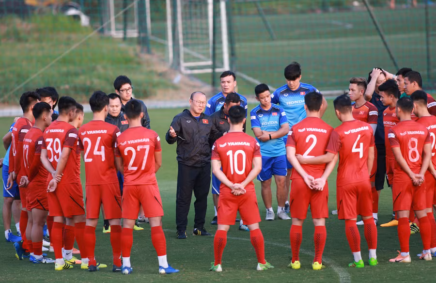 Thầy trò Park Hang-seo vẫn tập luyện ở Trung tâm đào tạo bóng đá trẻ Việt Nam, vốn đối diện sân Mỹ Đình và gần với khách sạn mà đội tuyển đồn trú. 