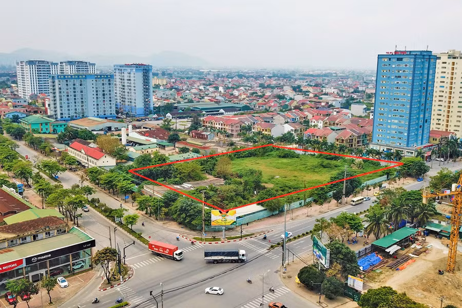 Khu đất "kim cương" bị bỏ hoang của dự án Trung tâm thương mại, văn phòng cho thuê và căn hộ cao cấp BMC – Vinh - Plaza.