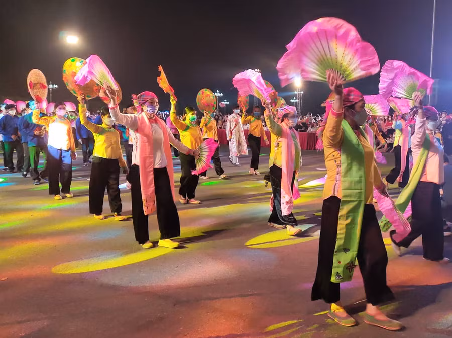 Canaval diễu hành đường phố