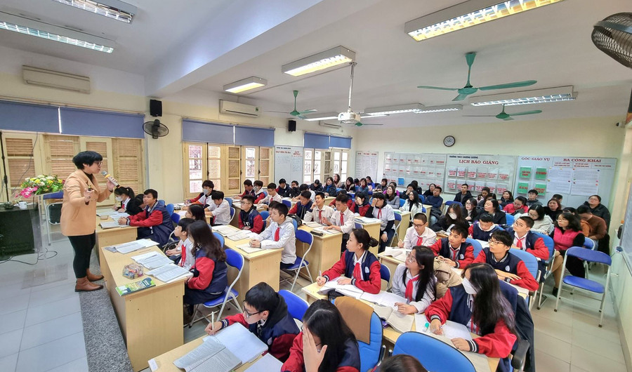 Một tiết dạy chuyên đề Ngữ văn 9 của cô trò Trường THCS Chương Dương, quận Hoàn Kiếm. Một tiết dạy chuyên đề Ngữ văn 9 của cô trò Trường THCS Chương Dương, quận Hoàn Kiếm.