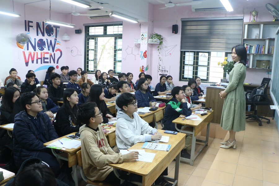 Cô trò lớp 9 Trường THCS Thái Thịnh, quận Đống Đa đang tập trung học và ôn cho kỳ thi tuyển sinh vào lớp 10 sắp tới. Cô trò lớp 9 Trường THCS Thái Thịnh, quận Đống Đa đang tập trung học và ôn cho kỳ thi tuyển sinh vào lớp 10 sắp tới.