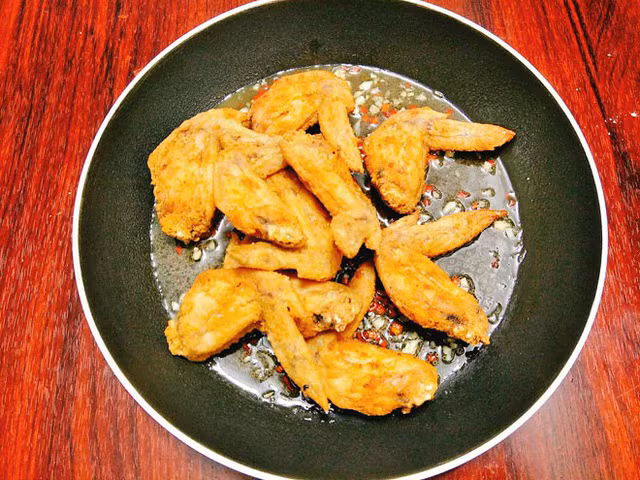 Cánh gà chiên mắm đậm đà, giòn dai ngon khó cưỡng ảnh 10