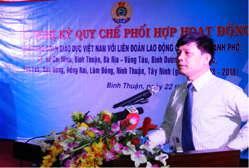 Đồng chí Trần Công Phong báo cáo đề dẫn, định hướng những vấn đề đại biểu cần tập trung thảo luận tại Hội nghị Đồng chí Trần Công Phong báo cáo đề dẫn, định hướng những vấn đề đại biểu cần tập trung thảo luận tại Hội nghị