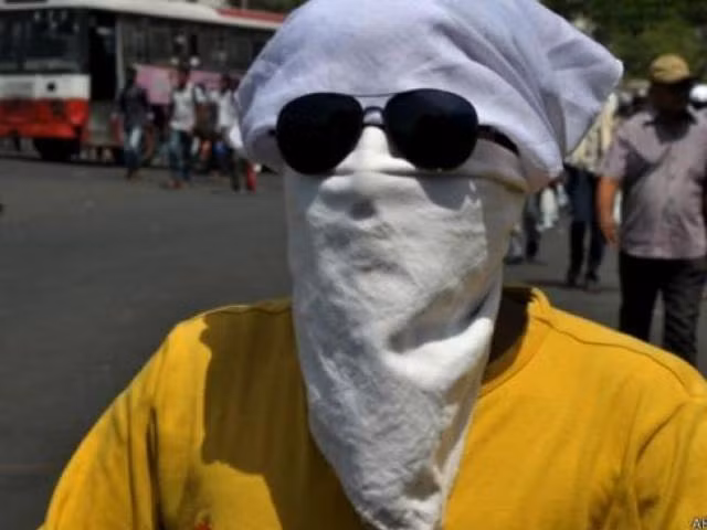 Thời trang chống nắng nóng 40 độ "độc nhất vô nhị"