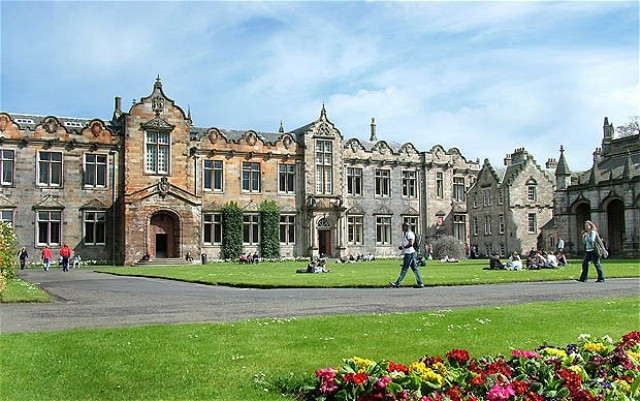 Đại học St. Andrews.