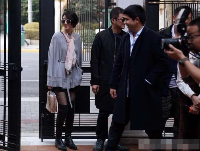 Nhan sắc, thần thái bạn gái của Lý Á Bằng không kém cạnh Vương Phi ảnh 3