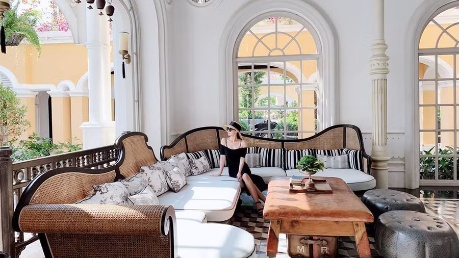 Cuộc sống như bà hoàng của diễn viên lấy đại gia hơn 12 tuổi