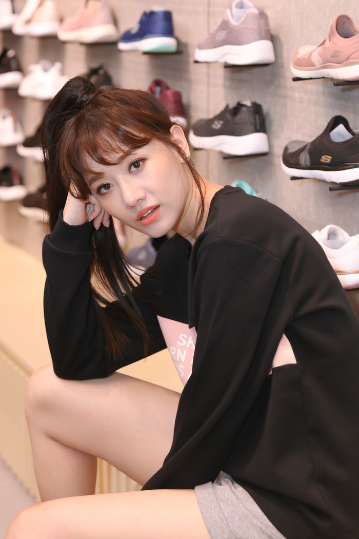 "Bỏ quên ông xã", Hari Won trẻ trung như gái 18 ảnh 5 Hari Won trẻ trung như gái 18, bỏ quên ông xã, sánh bước cùng Tuấn Trần ảnh 4