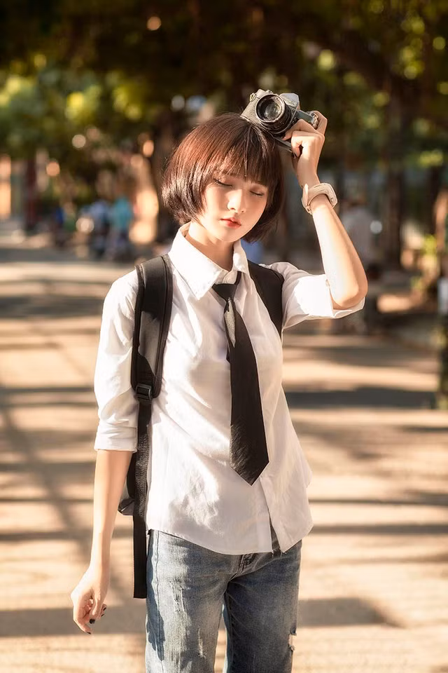 Mang phong cách tomboy, nữ sinh 17 tuổi vẫn đẹp tựa búp bê - 8