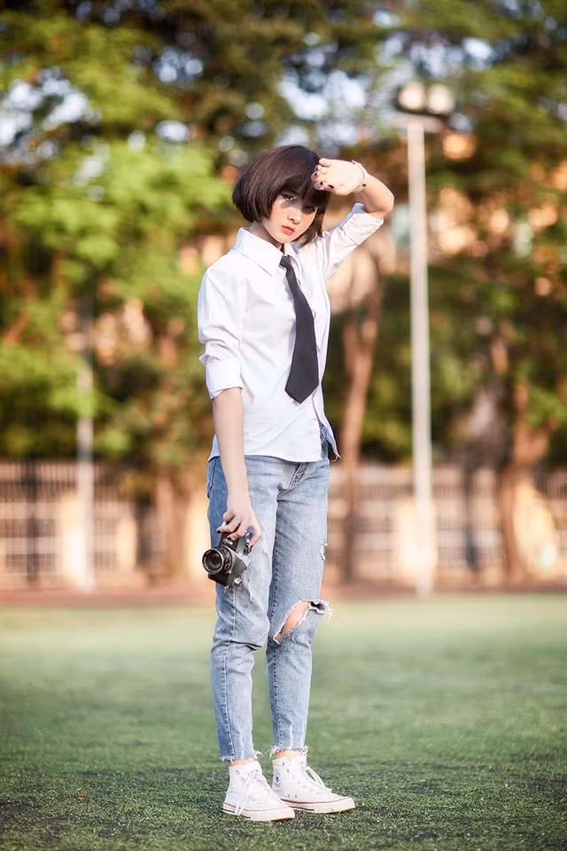 Mang phong cách tomboy, nữ sinh 17 tuổi vẫn đẹp tựa búp bê - 5