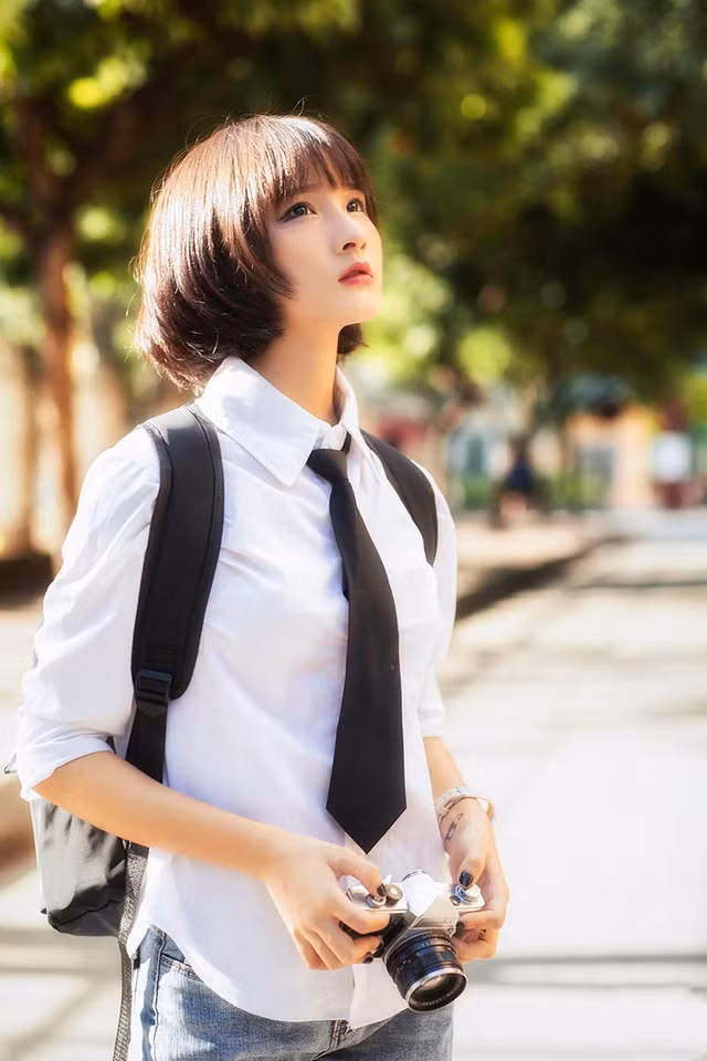 Mang phong cách tomboy, nữ sinh 17 tuổi vẫn đẹp tựa búp bê - 7