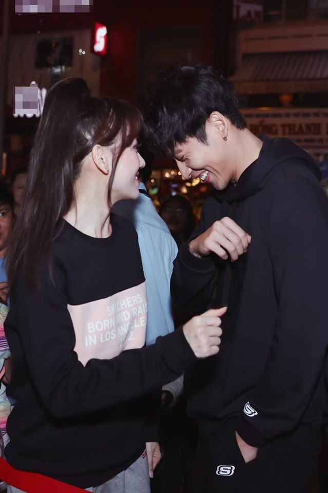 "Bỏ quên ông xã", Hari Won trẻ trung như gái 18 ảnh 2 Hari Won trẻ trung như gái 18, bỏ quên ông xã, sánh bước cùng Tuấn Trần ảnh 1