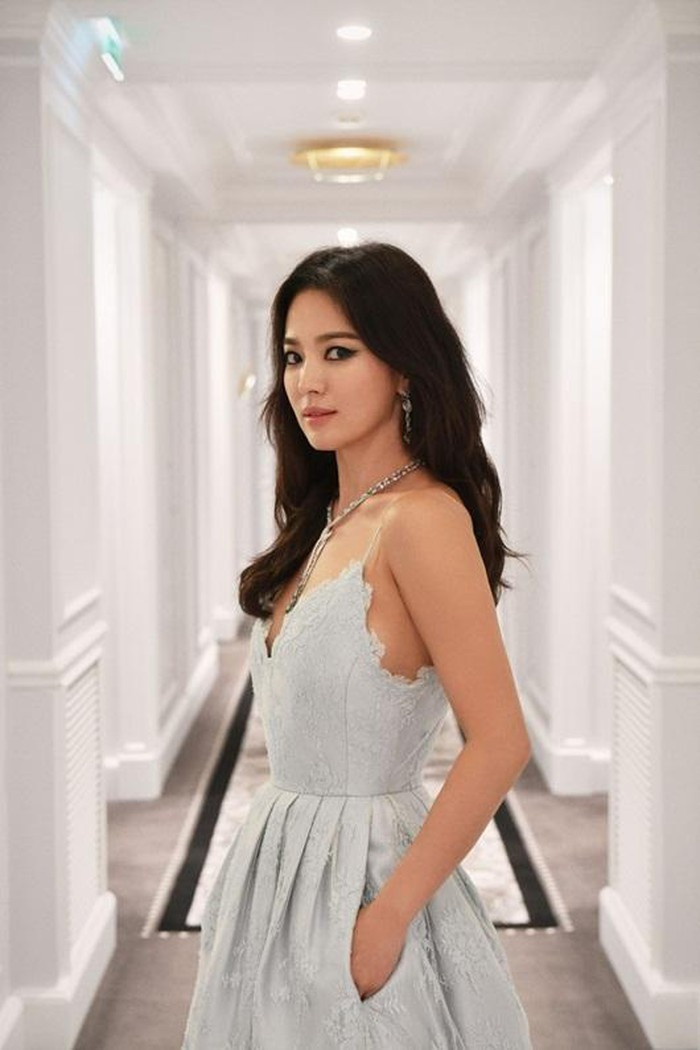 Những khoảnh khắc thời trang quá đẹp của Song Hye Kyo khiến fan "ngất lịm" ảnh 1 Những khoảnh khắc thời trang quá đẹp của Song Hye Kyo khiến fan "ngất lịm" ảnh 1