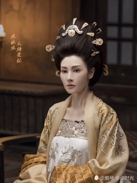 Ở Hong Kong, sắc đẹp của Lý Gia Hân không đùa được đâu: Nhận 146 tỷ đồng để tái xuất, gương mặt vẫn rực rỡ như thuở nào-2