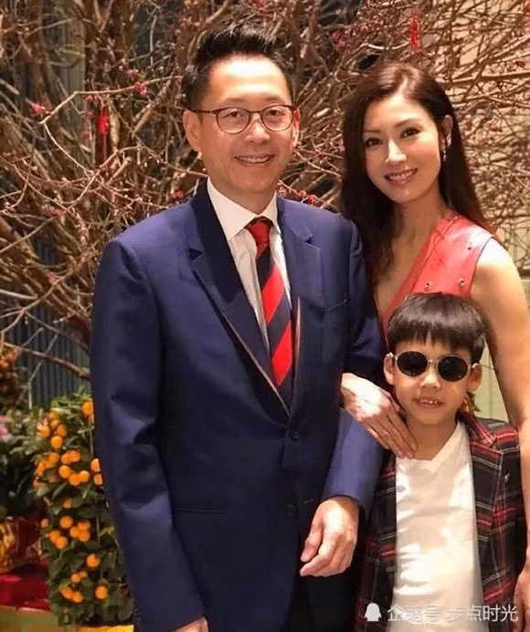 Ở Hong Kong, sắc đẹp của Lý Gia Hân không đùa được đâu: Nhận 146 tỷ đồng để tái xuất, gương mặt vẫn rực rỡ như thuở nào-6