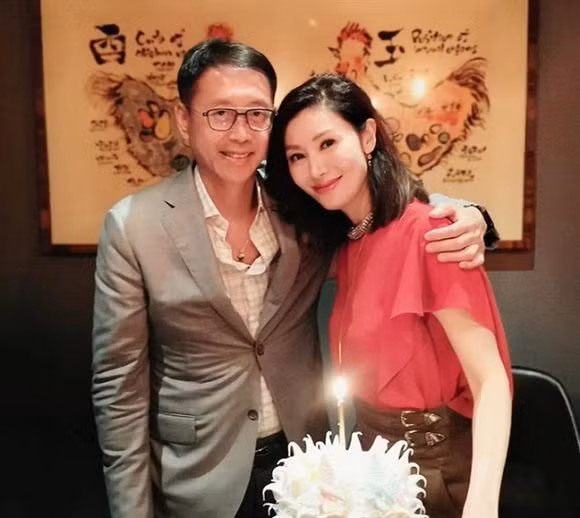 Ở Hong Kong, sắc đẹp của Lý Gia Hân không đùa được đâu: Nhận 146 tỷ đồng để tái xuất, gương mặt vẫn rực rỡ như thuở nào-4