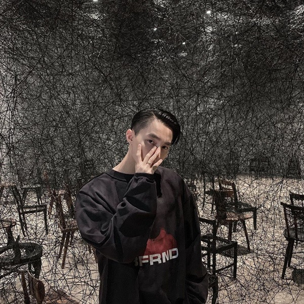 Sơn Tùng và Thiều Bảo Trâm lại bị phát hiện đeo... nhẫn đôi ảnh 1 Sơn Tùng và Thiều Bảo Trâm được phát hiện đeo nhẫn đôi-2