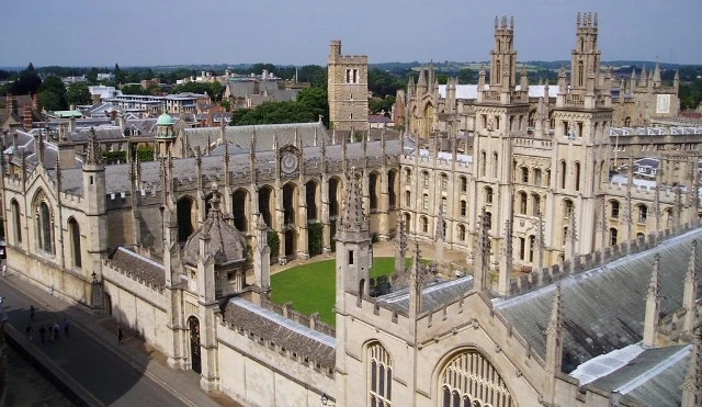 Đại học Oxford dẫn đầu bảng xếp hạng.