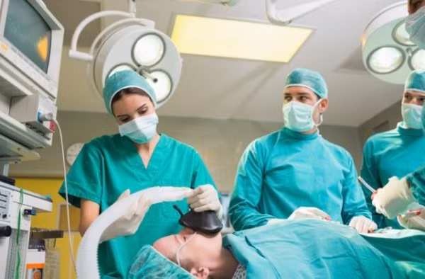 Bác sĩ gây mê. (Ảnh minh họa: usnews).