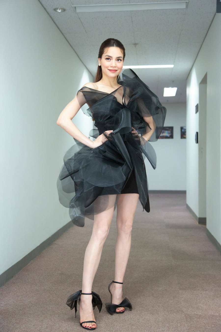 Hồ Ngọc Hà tiếp tục lộ thân hình gầy gò, khác xa với hình ảnh nuột nà ảnh 3 Empty